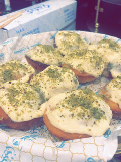 صورة لوصفة كيكة الفانيلا مع البستاشيو 🧁
