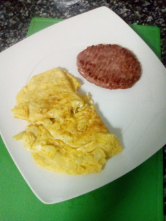 Una foto de Hamburguesa con tortilla de calabacín