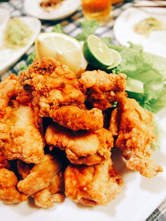 Una foto de Pollo frito con salsa de cebolla verde
