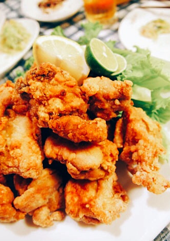 Una foto de Pollo frito con salsa de cebolla verde