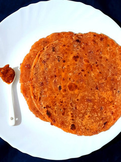 टमाटर प्याज़ पराठा (tamatar pyaz paratha recipe in Hindi) रेसिपी मुख्य फोटो