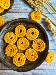 ચકરી (Chakri recipe in Gujarati) રેસીપી મુખ્ય ફોટો
