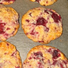White chocolate raspberry cookies🍪 A picture of White chocolate raspberry cookies🍪.