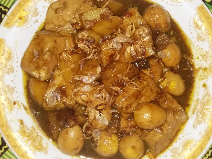 Langkah Gampang Membikin Resep Semur tahu,telur puyuh dan kentang muantaf 😊 yang Uenak Anti Ribet, Mantap