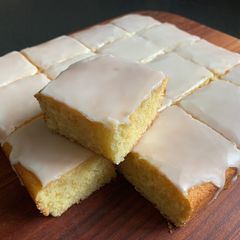 A picture of Lemon Butter Cake.