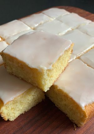 A picture of Lemon Butter Cake.