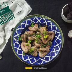 A picture of Garlicky Stir Fried Water Chestnut.