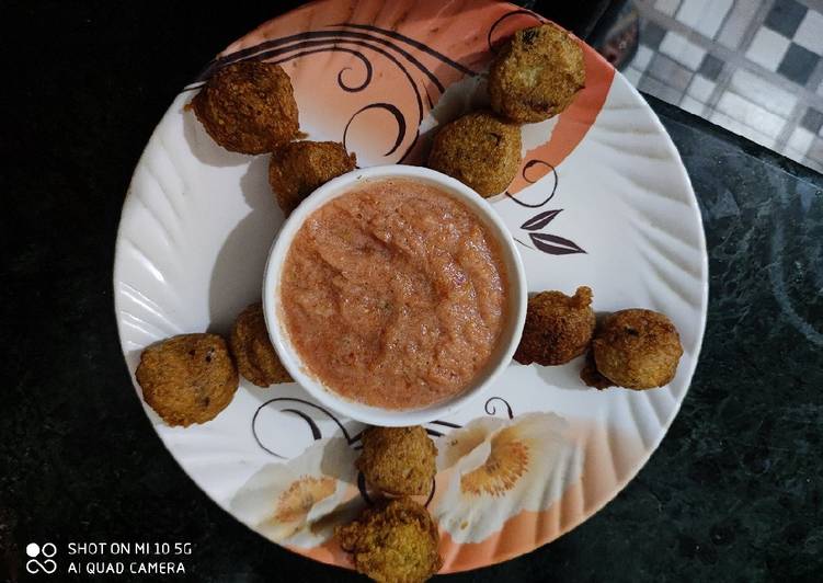 Steps to Make Favorite Urad Dal Vada with Tomatoes Chutney