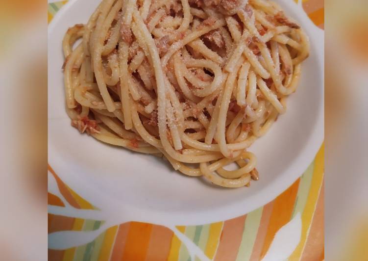 Spaghetti con tonno e pangrattato