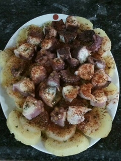 Una foto de Pulpo a feira con patata y nabo
