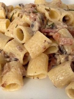 Una foto de Rigatoni con nata y champiñones