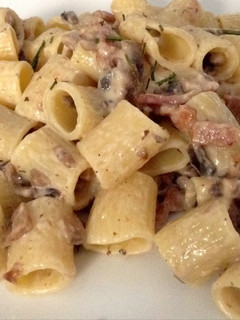 Una foto de Rigatoni con nata y champiñones