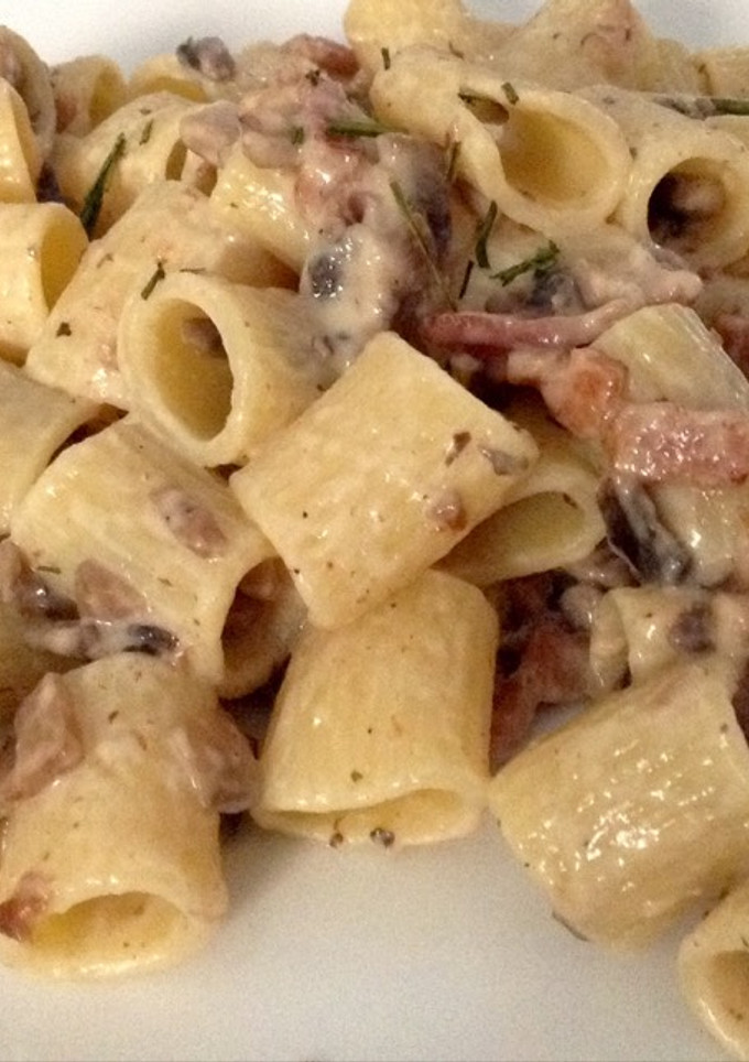 Una foto de Rigatoni con nata y champiñones
