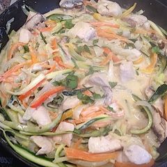 A picture of Zucchini Spaghetti and Chicken.