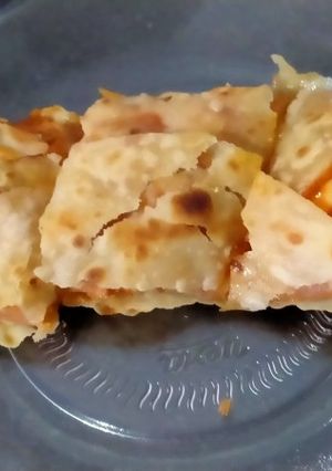 ચીઝ રોટી રોલ(Cheese roti roll recipe in gujarati) રેસીપી મુખ્ય ફોટો