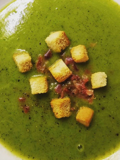 Una foto de Crema de calabacín al curry 🍵🤗