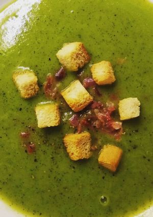 Una foto de Crema de calabacín al curry 🍵🤗