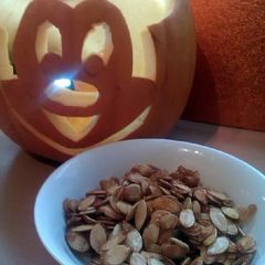 A picture of Vickys Roasted & Caramelised Pumpkin Seeds, GF DF EF SF NF.