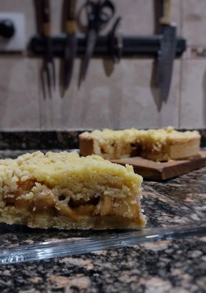 Una foto de Tarta crumble de pera y manzana✨