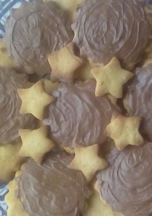 A picture of Biscuits and chocolate.