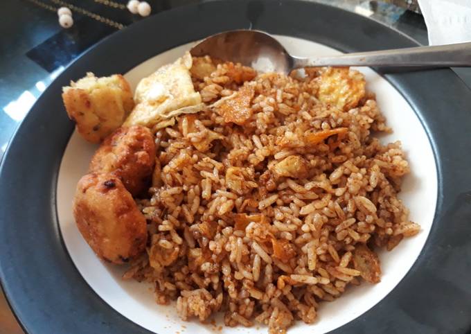 29. Nasi Goreng Bumbu Rendang