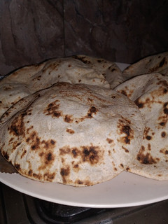 गेहूं के आटे की नरम रोटियां (gehu ke atte ki naram rotiya recipe in Hindi) रेसिपी मुख्य फोटो