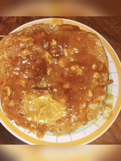 Una foto de Panqueques de Manzana bañados en Caramelo 😋