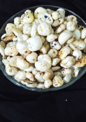 मखाना नमकीन - व्रत के लिये - Phool MakhanaNamkeen recipe - रेसिपी मुख्य फोटो