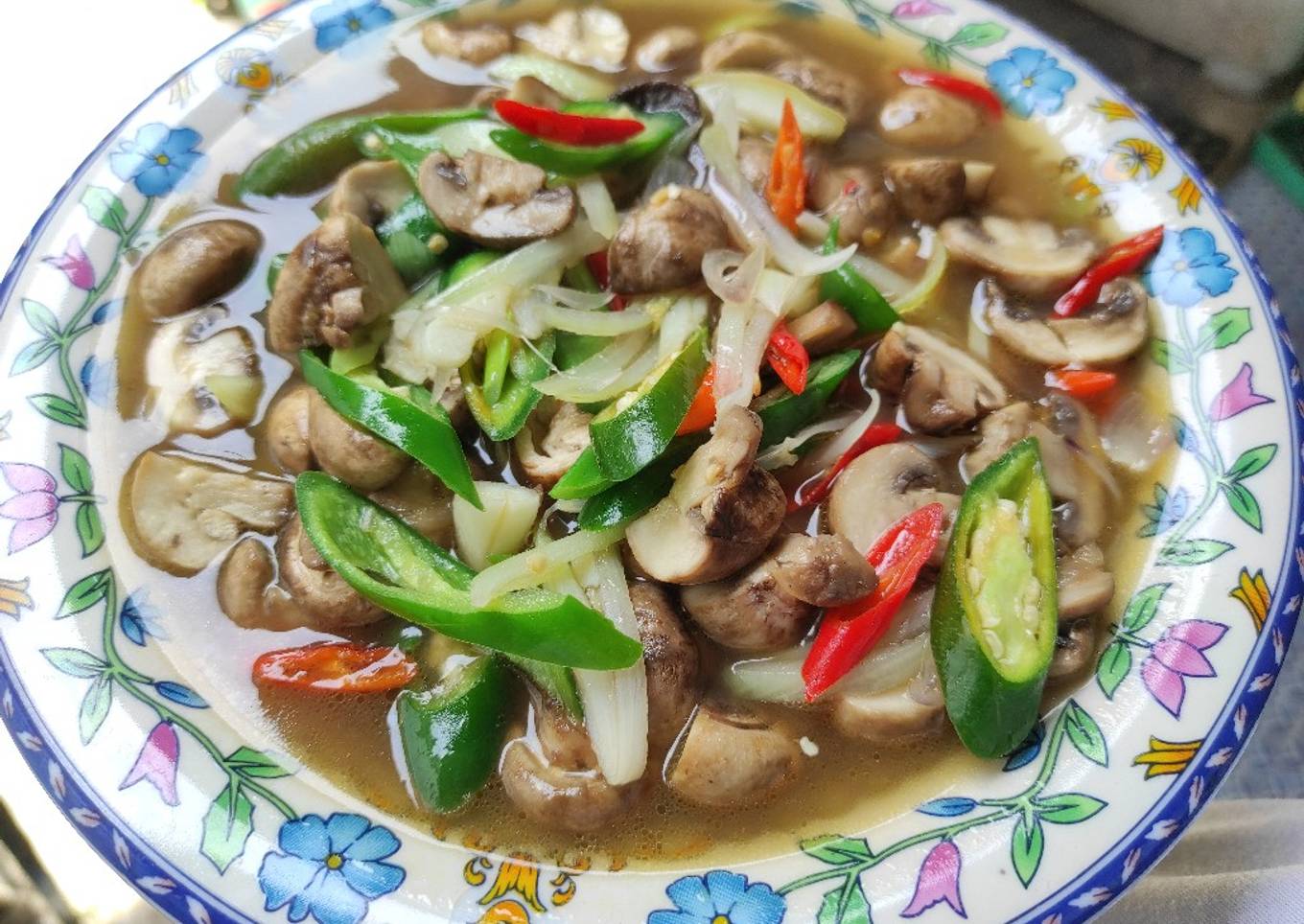 Tumis jamur kancing pedas