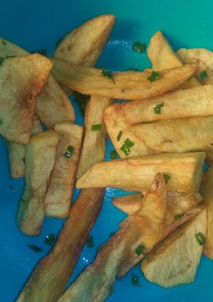 Una foto de Papas fritas XXL con verdeo