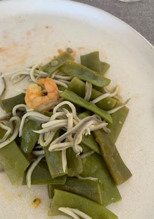 Una foto de Judías con gulas y gambas en Monsieur Cuisine