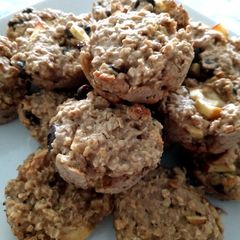 A picture of Cinnamon Raisin Apple Oat Muffin.