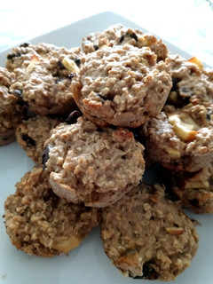 A picture of Cinnamon Raisin Apple Oat Muffin.