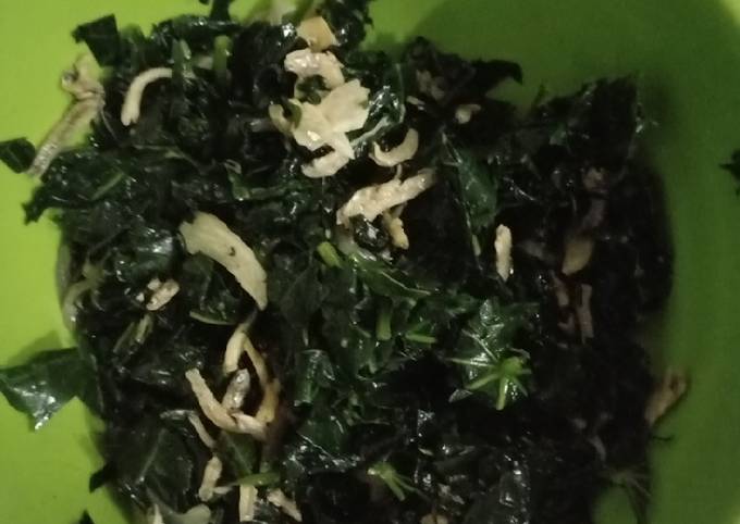 Langkah Mudah untuk Menyiapkan Tumis daun pepaya teri, Enak