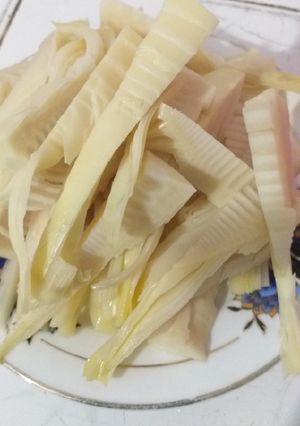 Hình của món Măng luộc chấm mẻ.