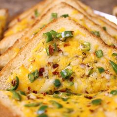 A picture of Cheese Chilli Toast Sandwhich.