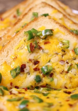 A picture of Cheese Chilli Toast Sandwhich.