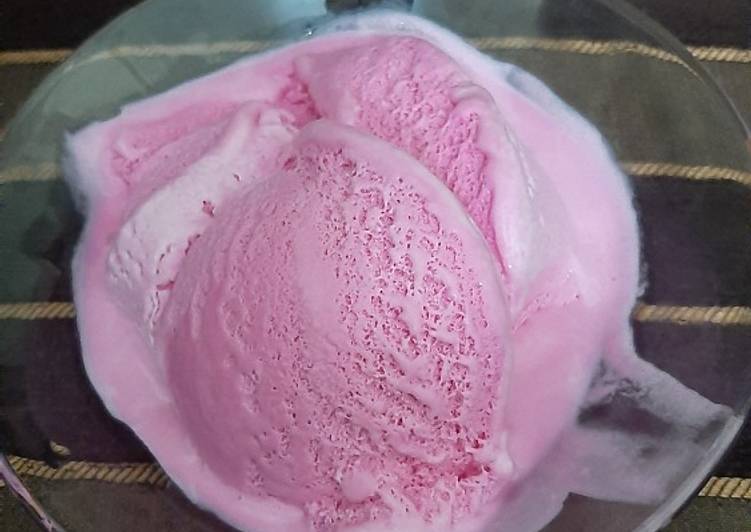 Recipe of Award-winning Strawberry Ice cream❤🥰