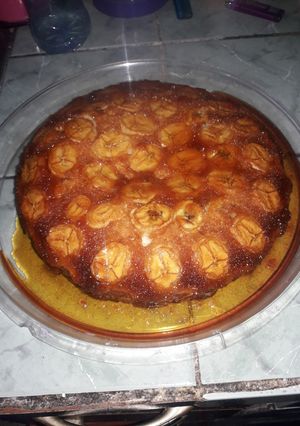 Una foto de Torta de banana invertida