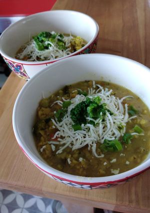 Una foto de Sopa thai de lentejas naranjas