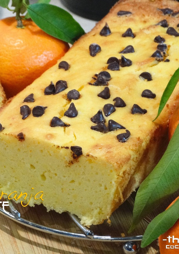 Una foto de Bizcocho de naranja y chocolate