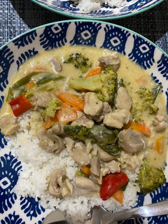 A picture of Thai Green Curry with Chicken.