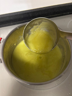 Una foto de Crema de calabacín y manzana