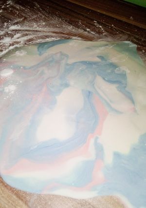 A picture of Three Colors Marble Fondant.