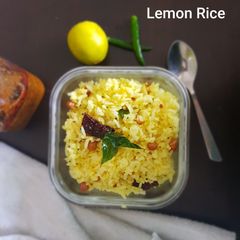 A picture of Lemon rice.