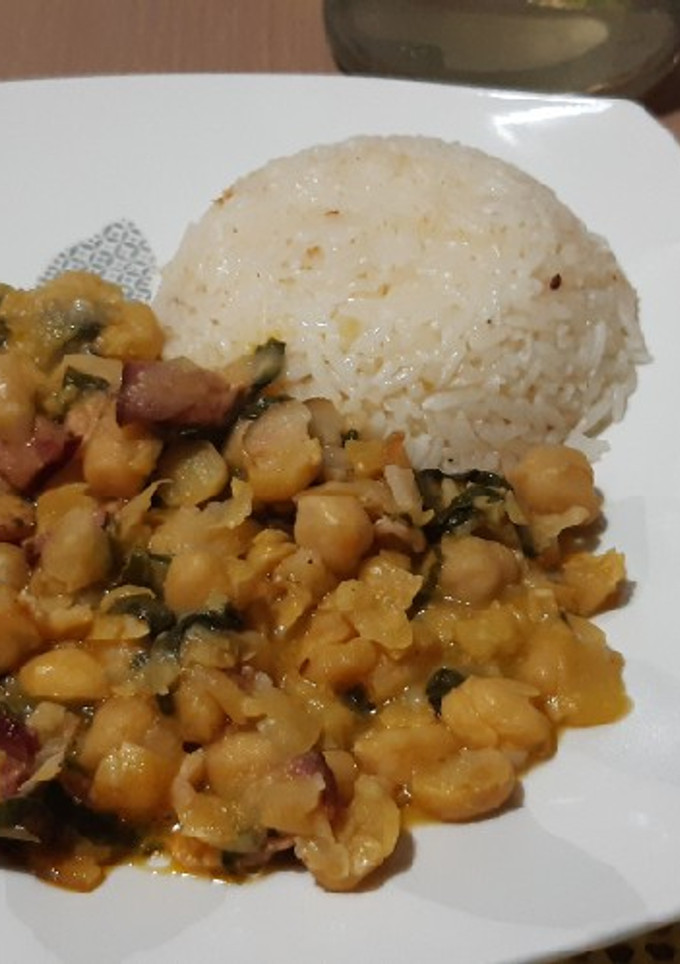 Una foto de Garbanzos con acelga y tocino