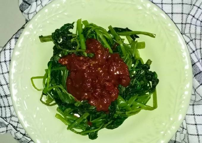 Resep Rujak Kangkung Sambel Asem Khas Cirebon oleh Widiya Febriani