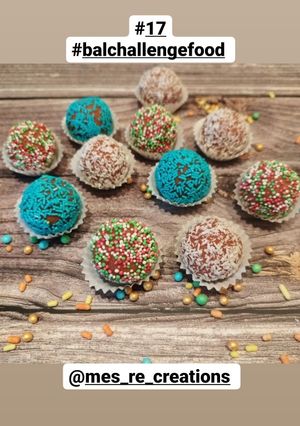 Une photo de Boules biscuits roses de Reims et café