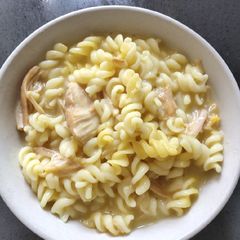 A picture of Simple Mac and Cheese with Chicken.