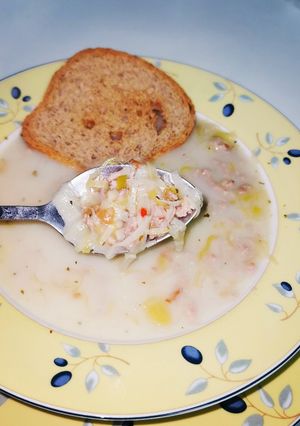 Una foto de Sopa de puerro y carne molida (hackfleisch käse)